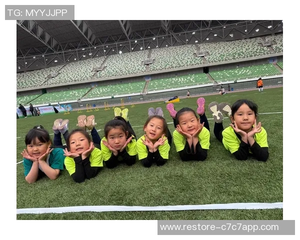 日本国脚足球小将崭露头角展现青春风采与未来潜力